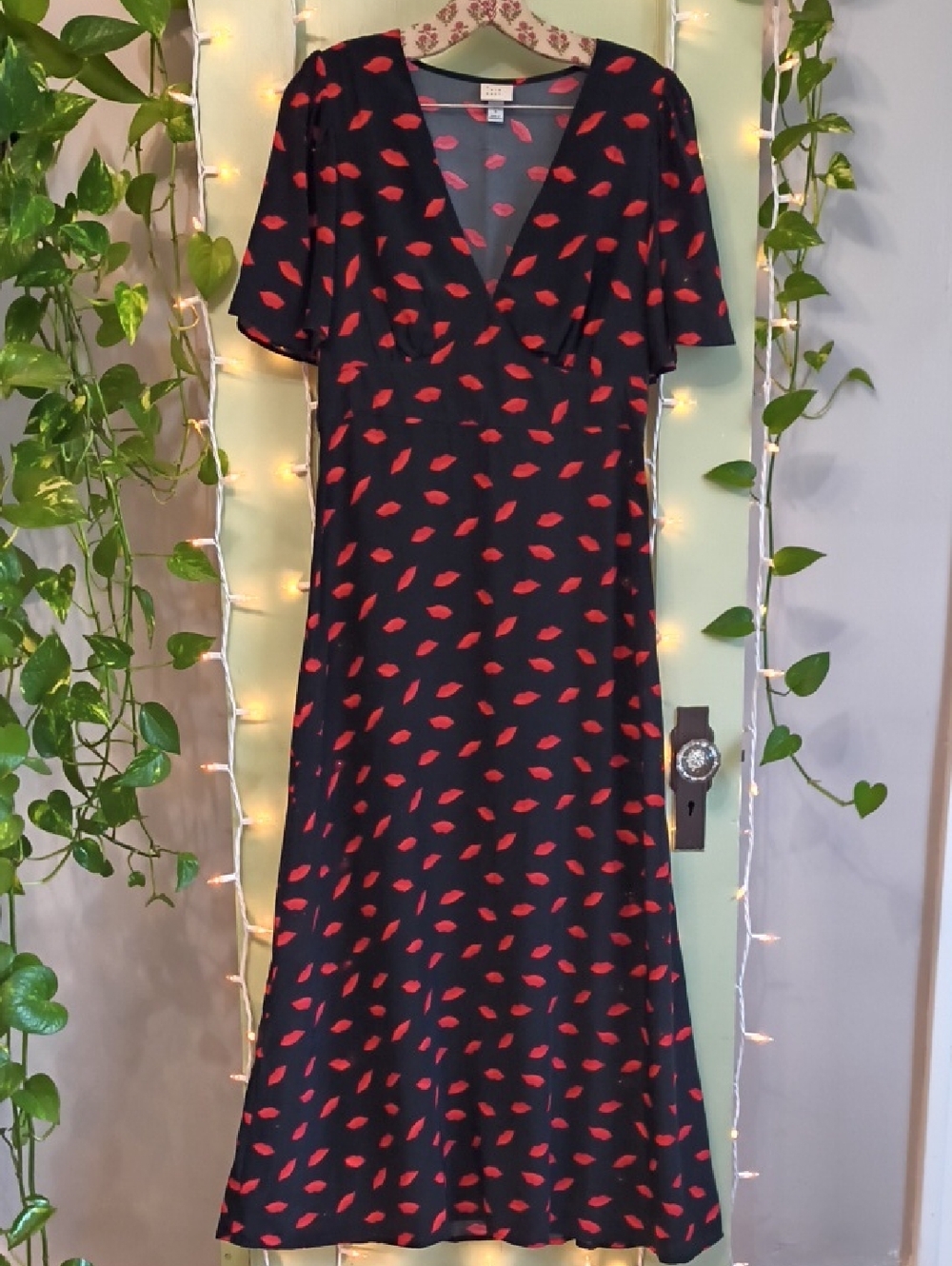 Women's A New Day Red Kisses Lips Black Maxi Butterfly Sleeve V-neck Dress 8